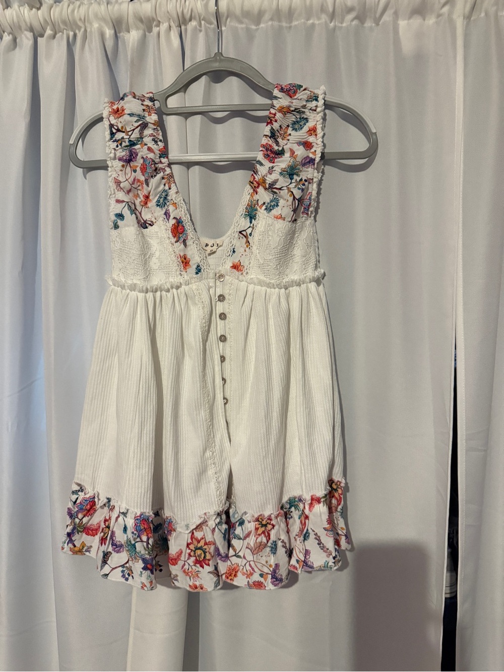 POL White Floral-Trim Button-Front Camisole
